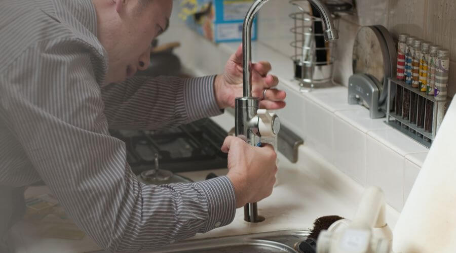 Expert burst pipe repair services in Elwood, KS
